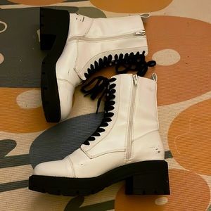 High-Rise White Lace-Up Leather Platform Boots